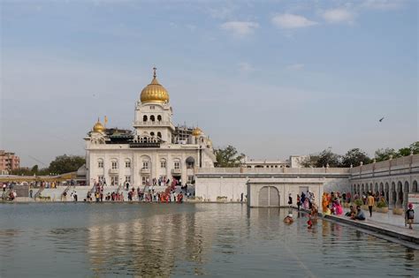 gurudwara bangla sahib temple.